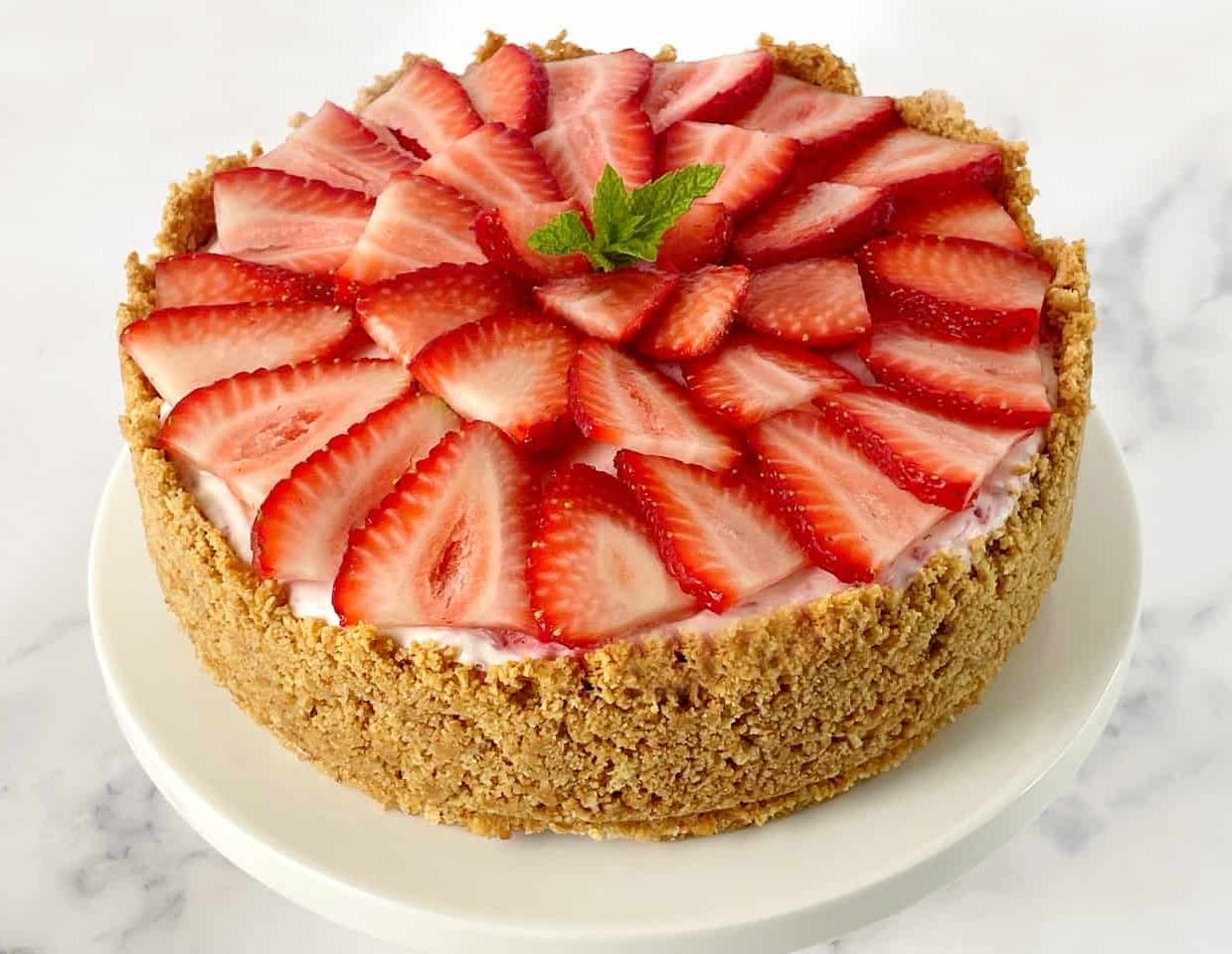 strawberry-cheesecake-ice-cream-pie