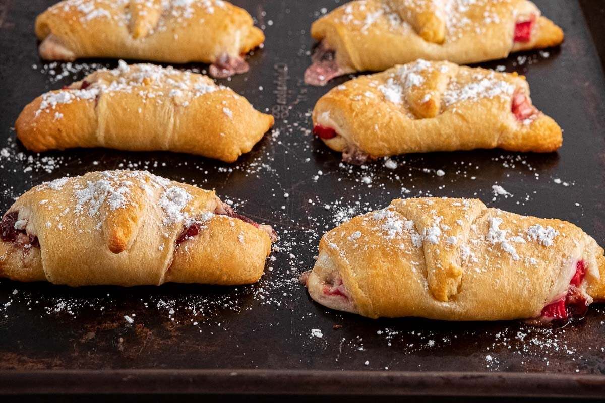 strawberry-cream-cheese-crescents-recipe