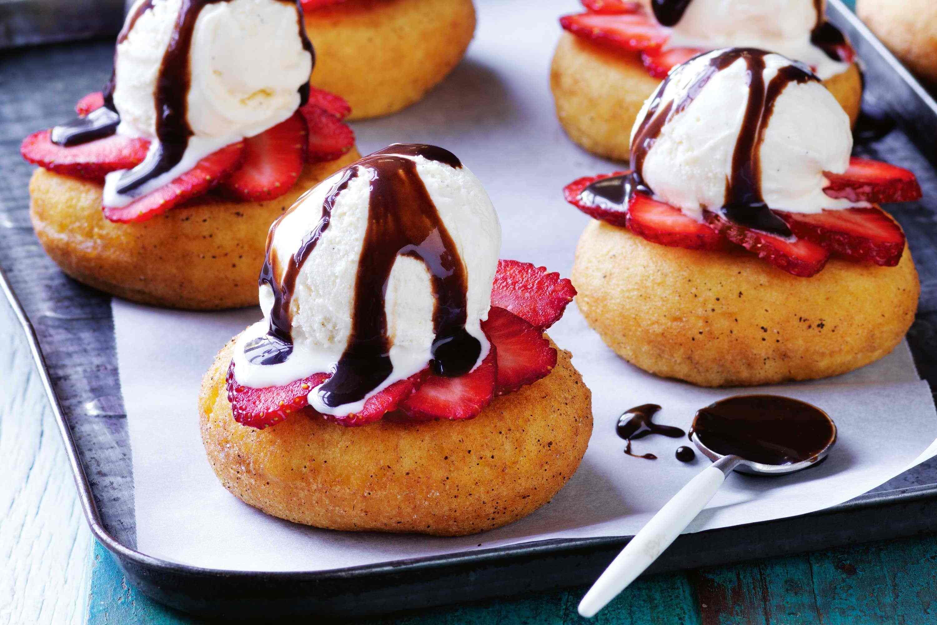 strawberry-donut-sundae-recipe