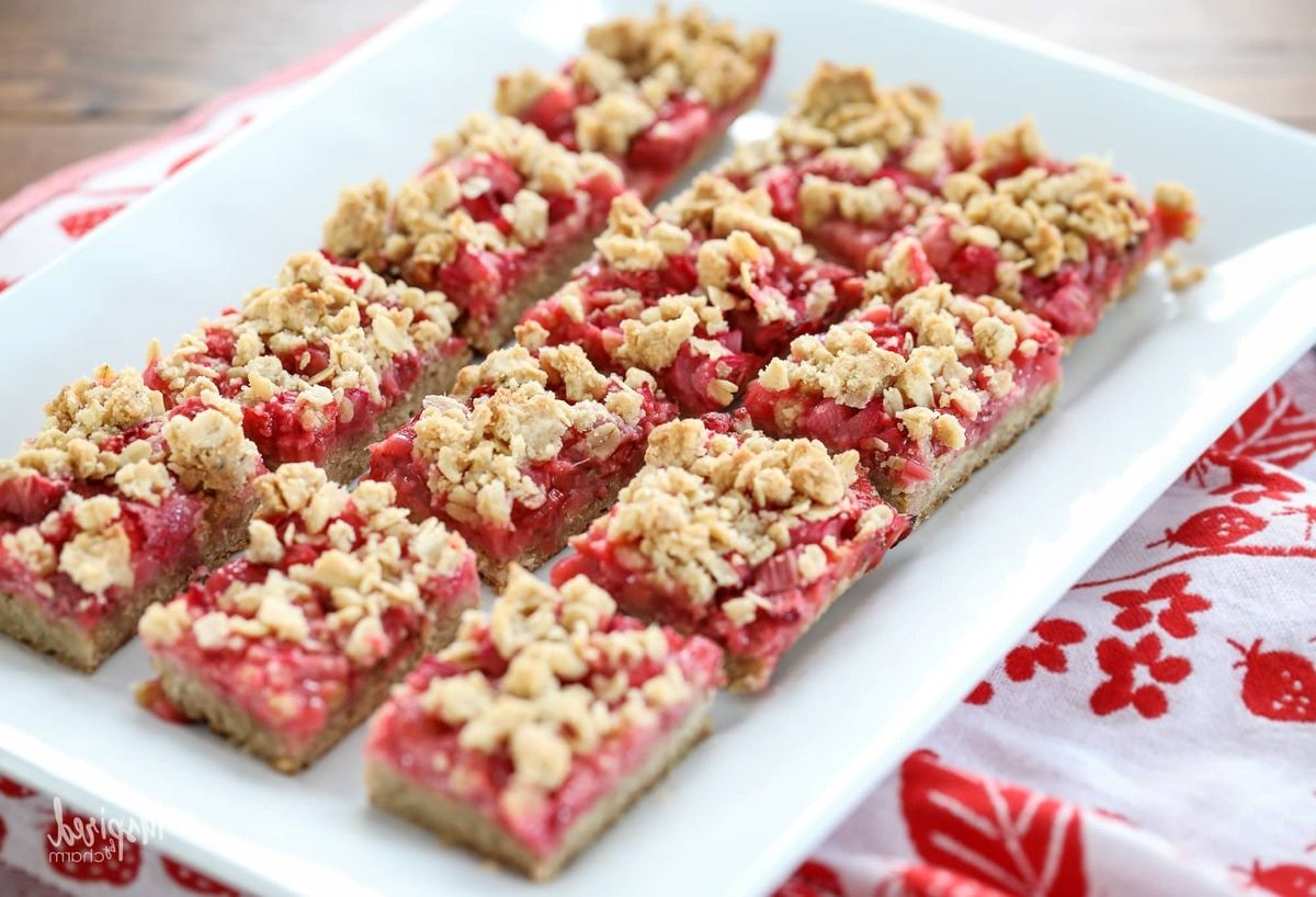 strawberry-rhubarb-bars-recipe