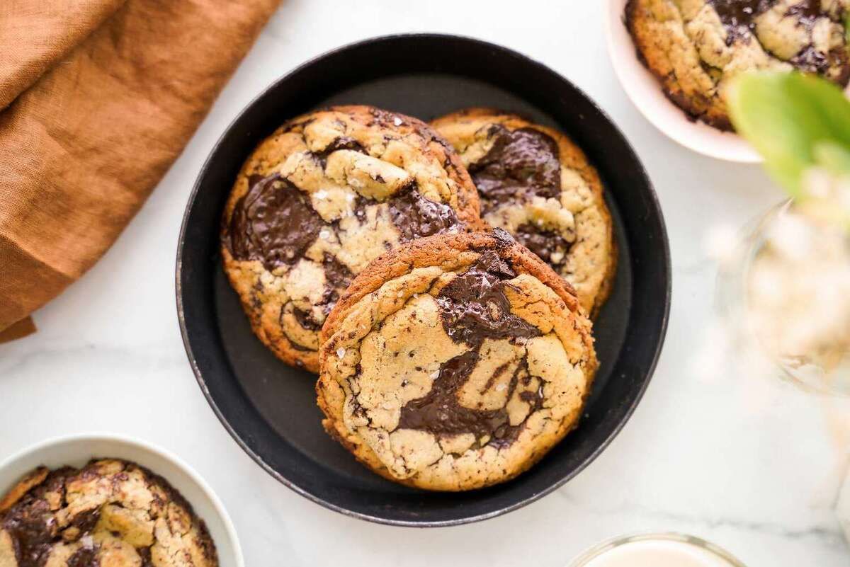 tahini-chocolate-chip-cookies-recipe