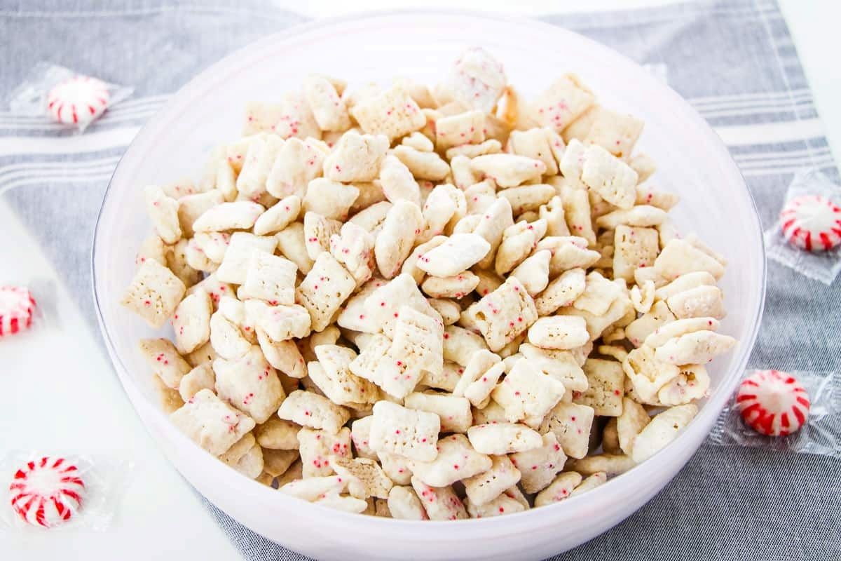 white-chocolate-peppermint-puppy-chow-recipe