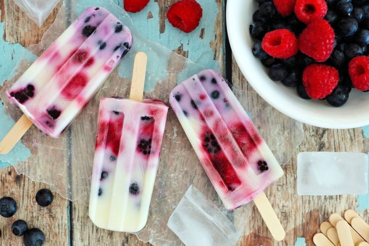 yogurt-berry-popsicles-recipe