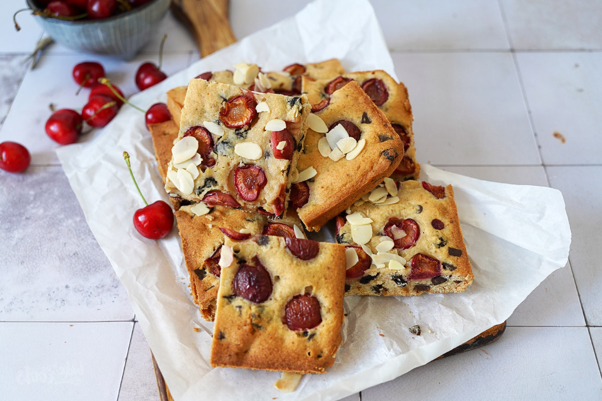 cherry-pistachio-blondies-recipe