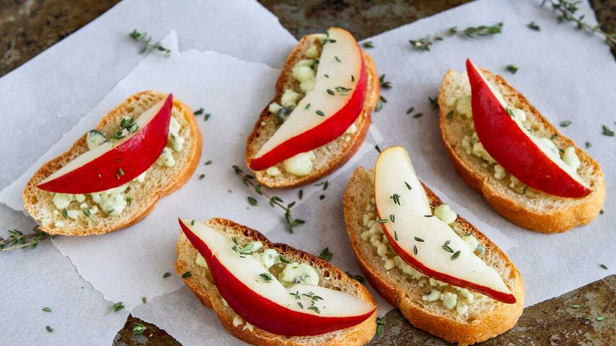 pear-blue-cheese-crostini-recipe