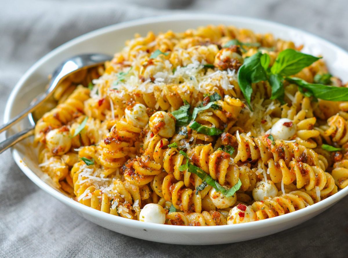 pesto-pasta-with-sun-dried-tomatoes-recipe