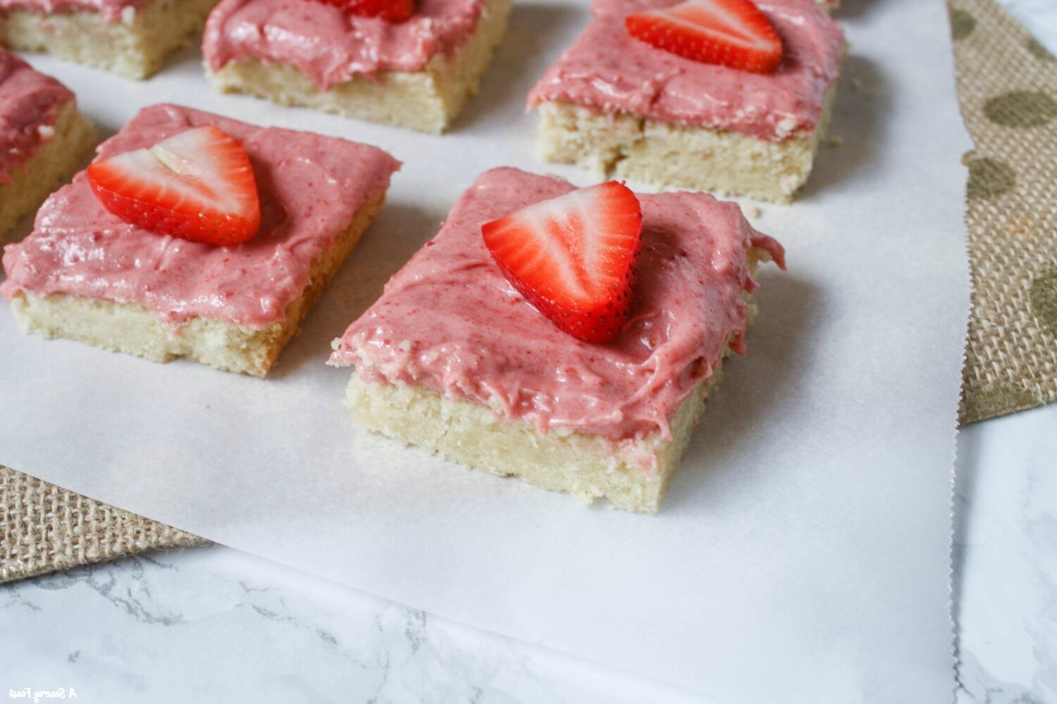 strawberry-shortbread-bars-recipe