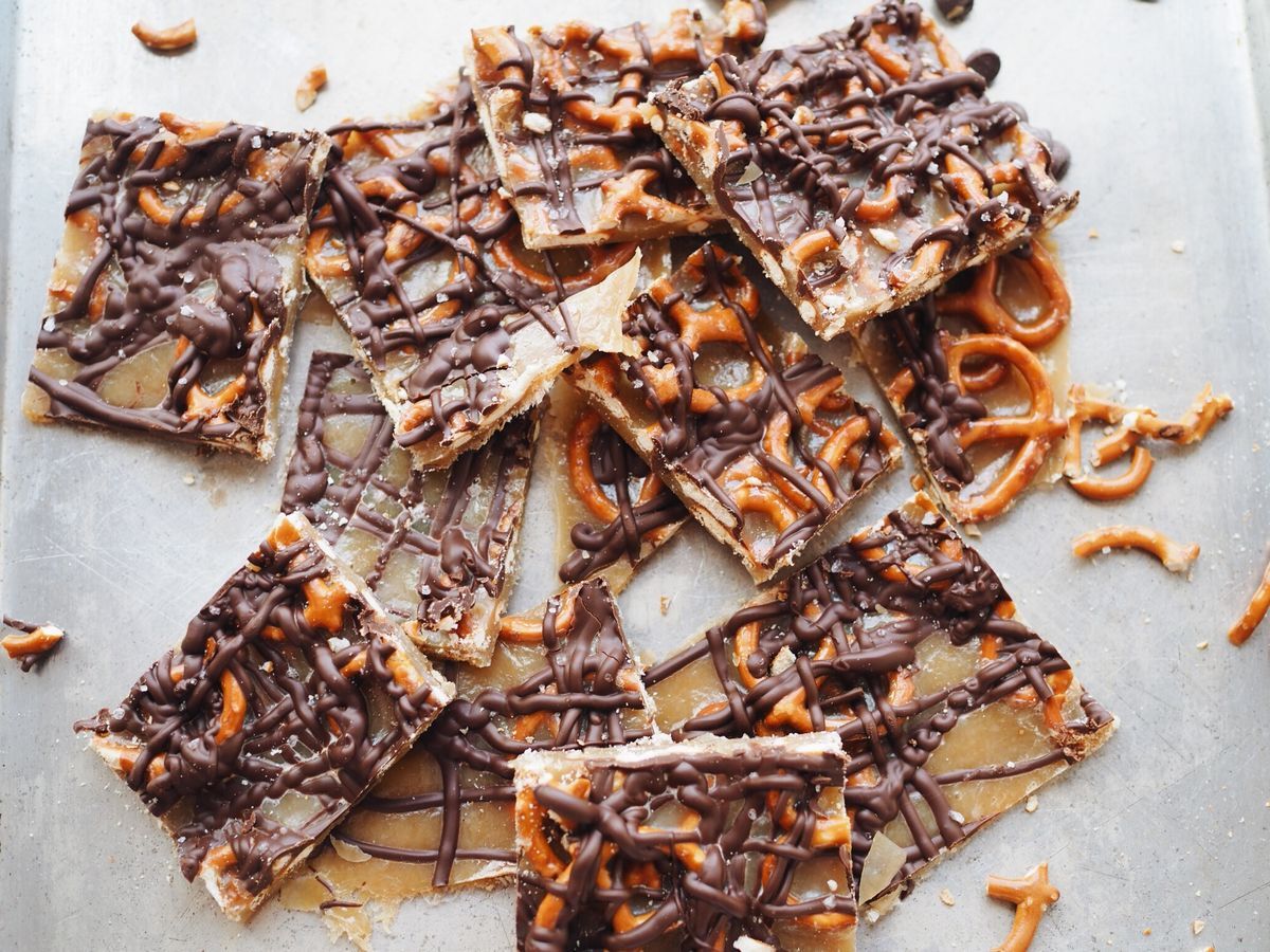 salted-caramel-pretzel-bark-recipe