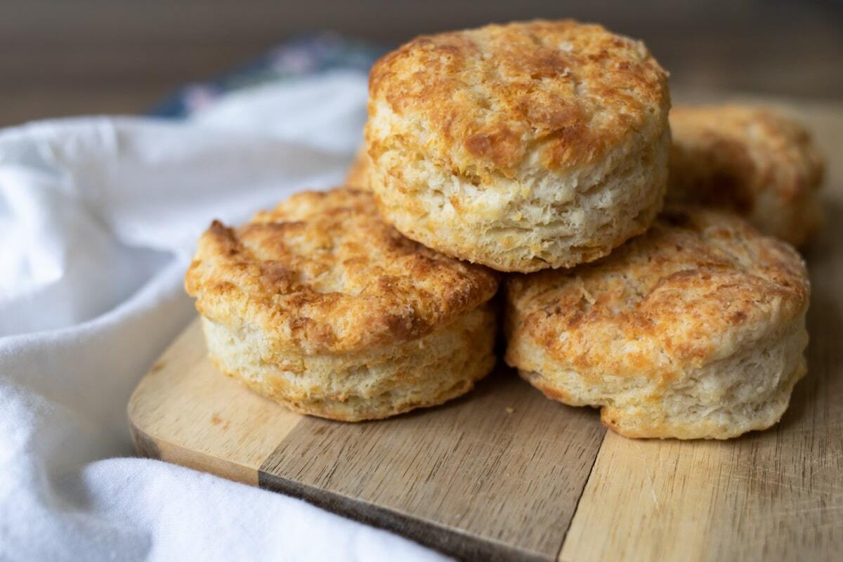air-fryer-buttermilk-biscuits-recipe