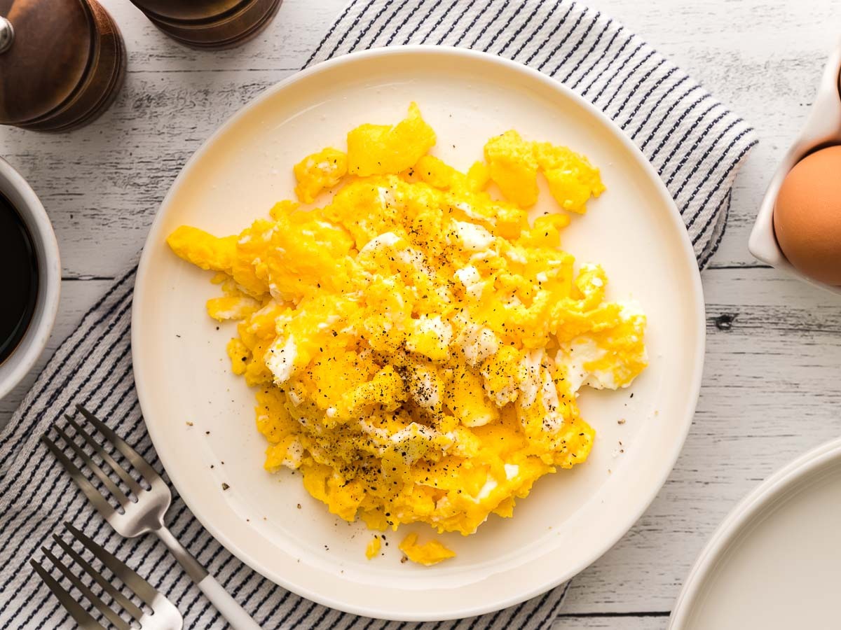 air-fryer-scrambled-eggs-recipe