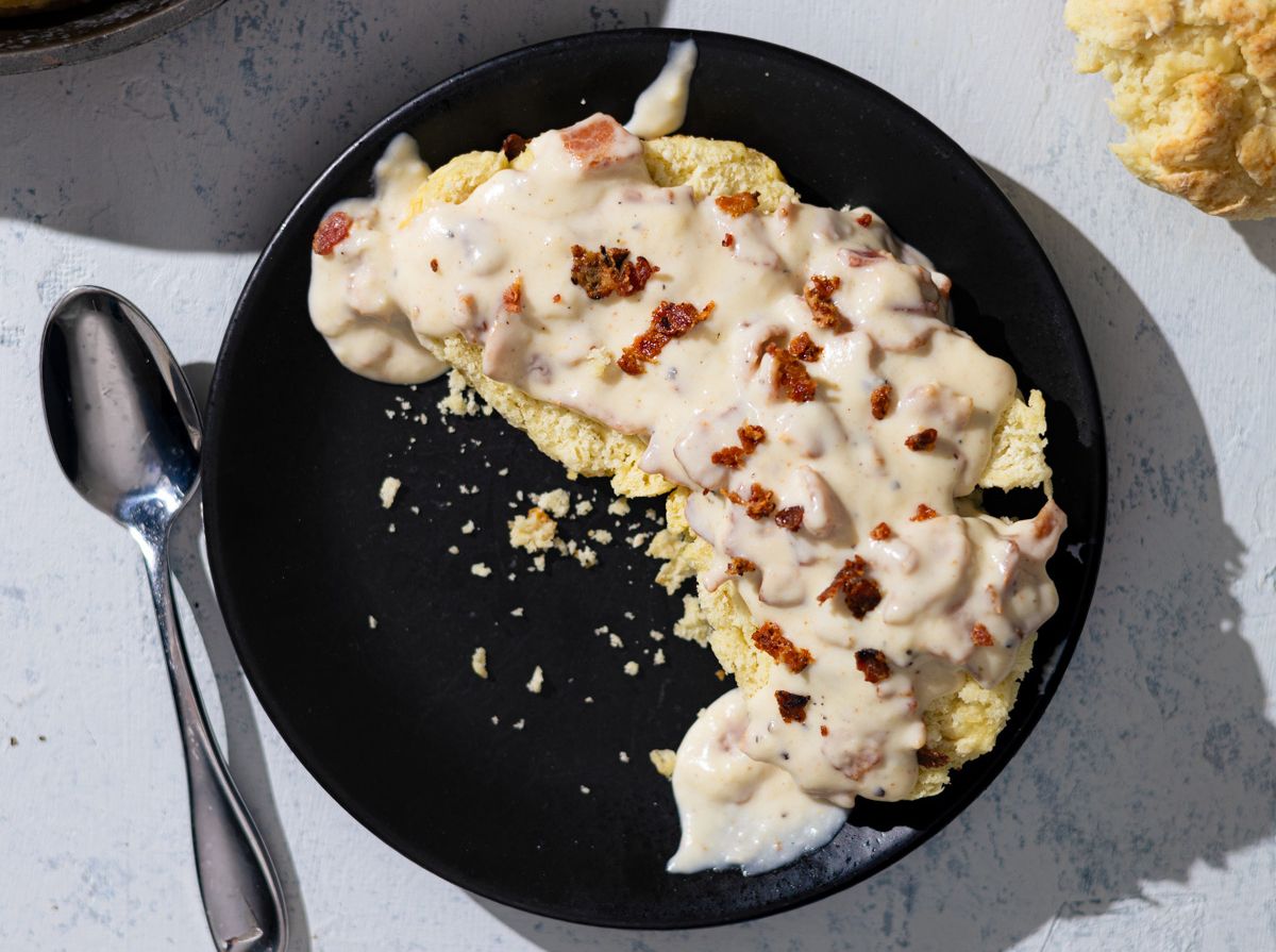 bacon-milk-gravy-for-biscuits-recipe